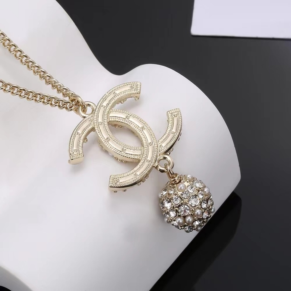 Chanel Circle pendant gold necklace